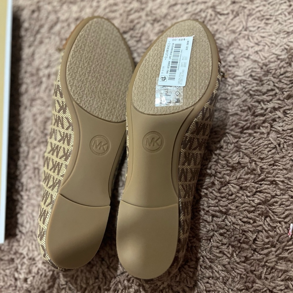 Micheal kors flats